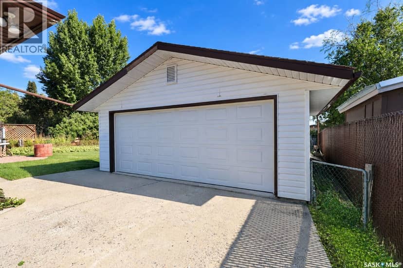 2338 McDonald AVENUE — photo 33 of 40