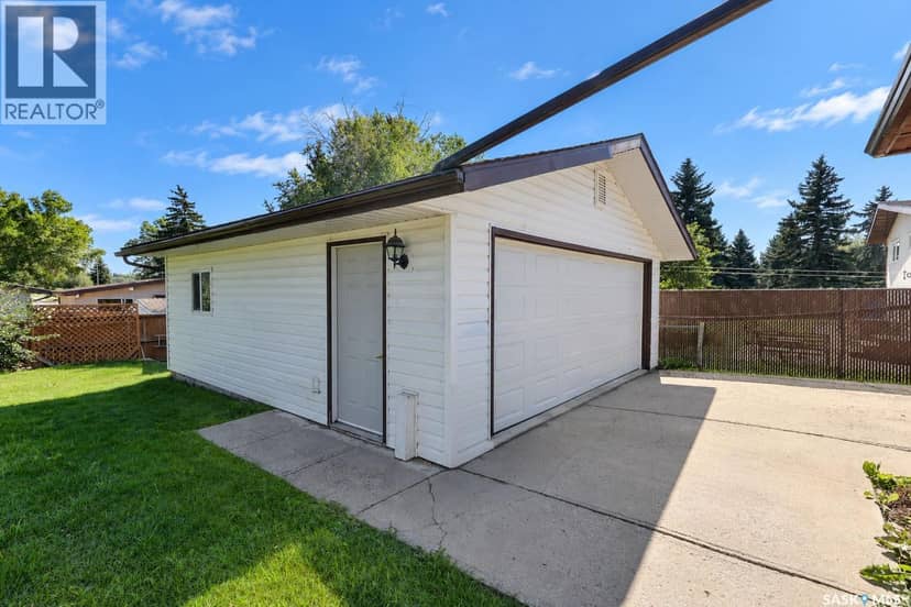 2338 McDonald AVENUE — photo 34 of 40
