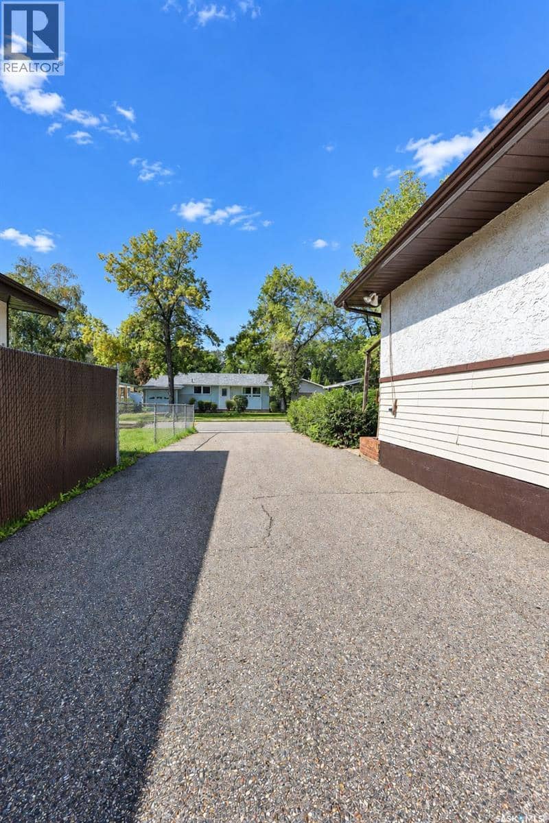 2338 McDonald AVENUE — photo 36 of 40