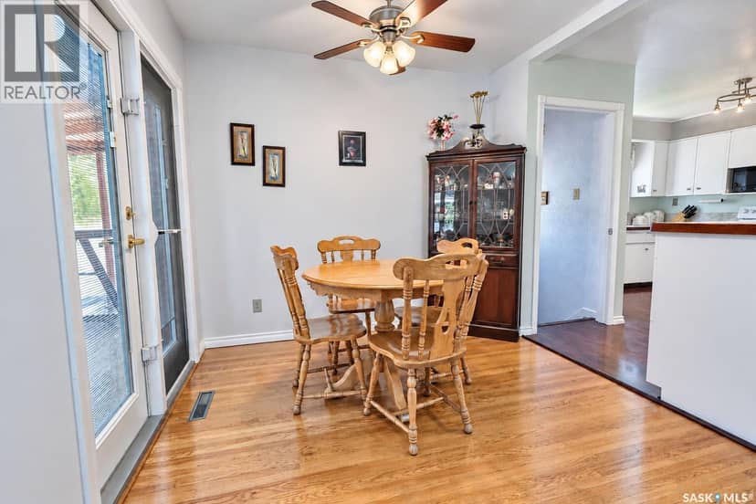 2338 McDonald AVENUE — photo 9 of 40