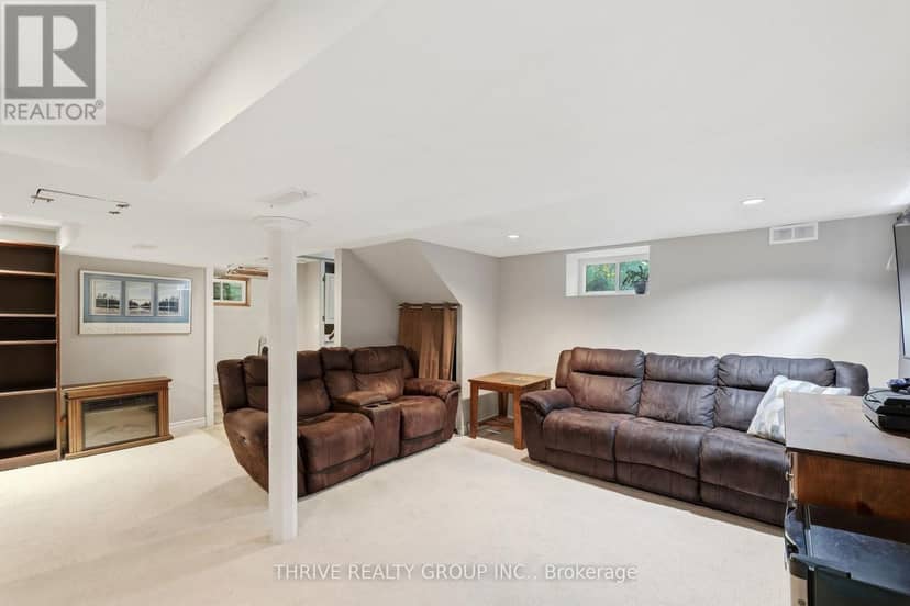 164 Devonshire Avenue — photo 21 of 36