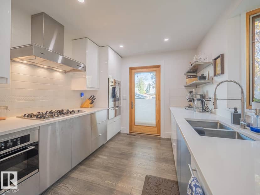 6839 111 ST NW — photo 9 of 40