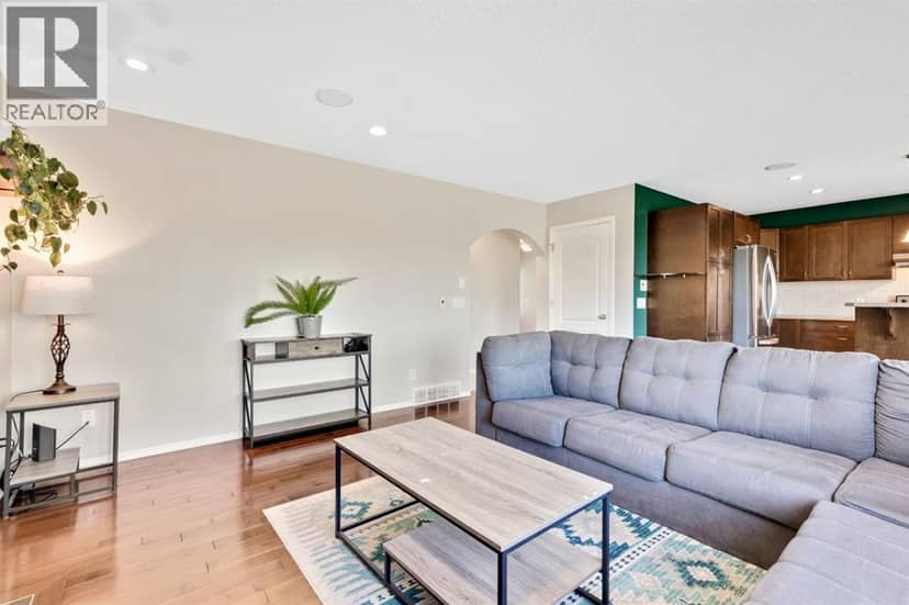 148 Hillcrest Boulevard, Strathmore, photo 5