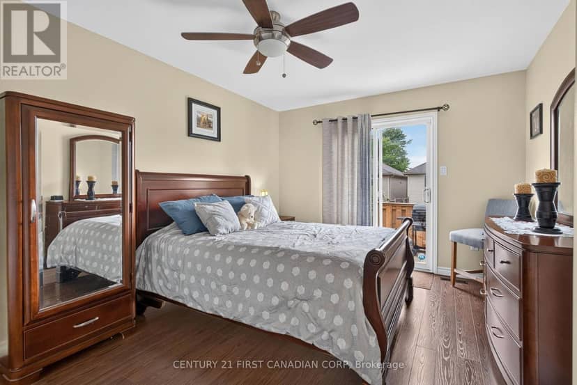 1354 Aspenridge Crescent — photo 17 of 40