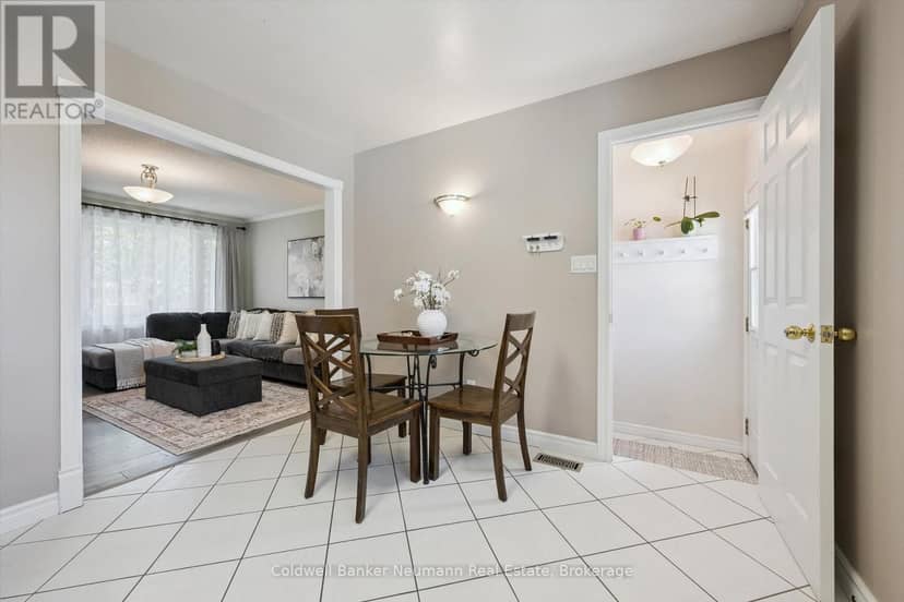 16 Argyle Drive — photo 13 of 37