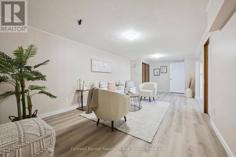 16 Argyle Drive — photo 21 of 37