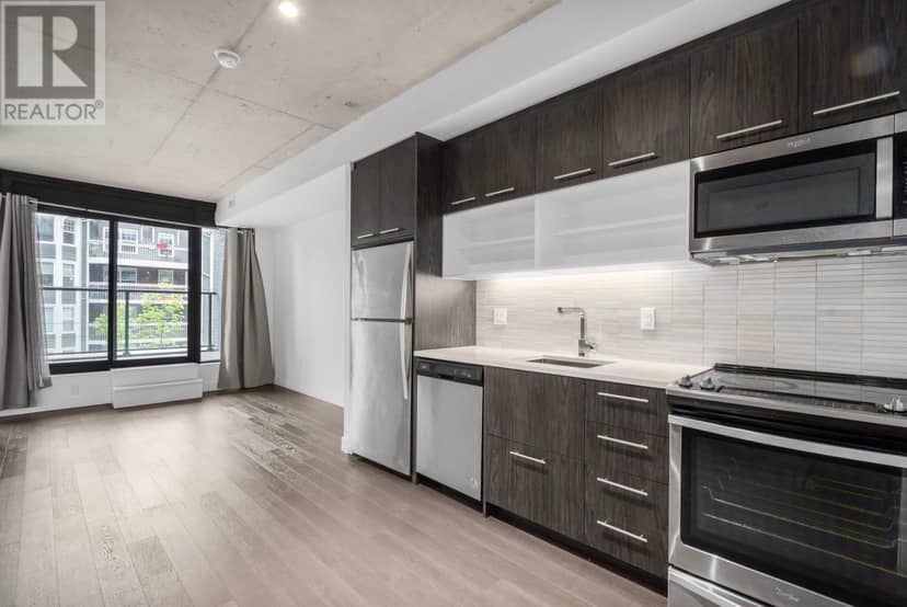 312 1048 Wellington Street — photo 3 of 40