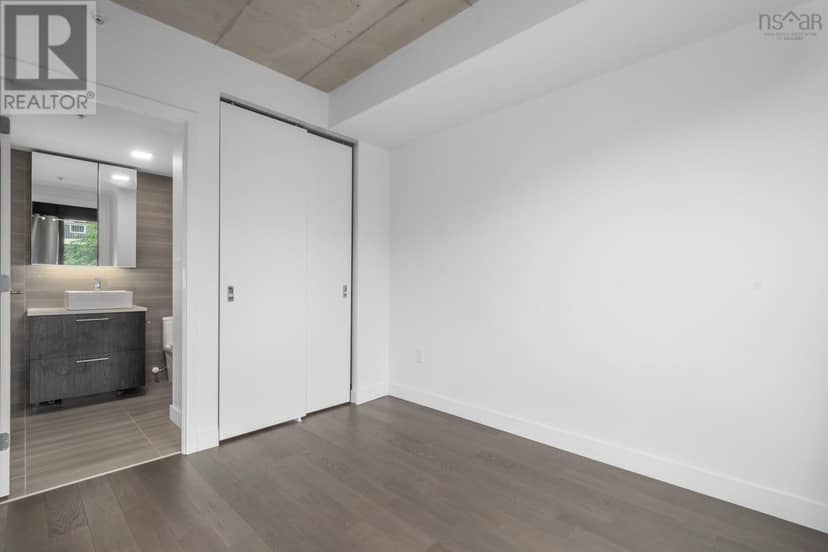 312 1048 Wellington Street — photo 16 of 40