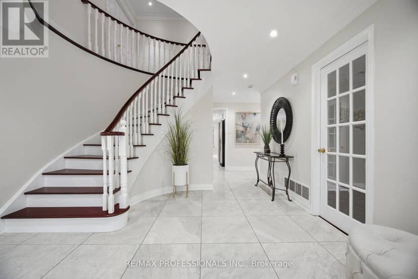 4 McFadden Drive, Brampton, photo 6