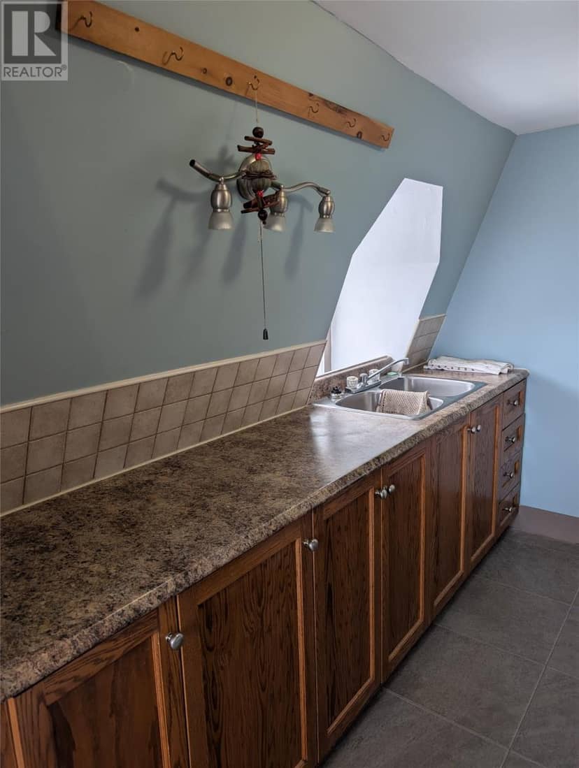 28 Barter's Hill Place — photo 11 of 17