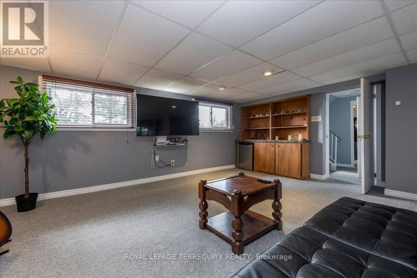 1092 Old Barrie Road W — photo 19 of 37