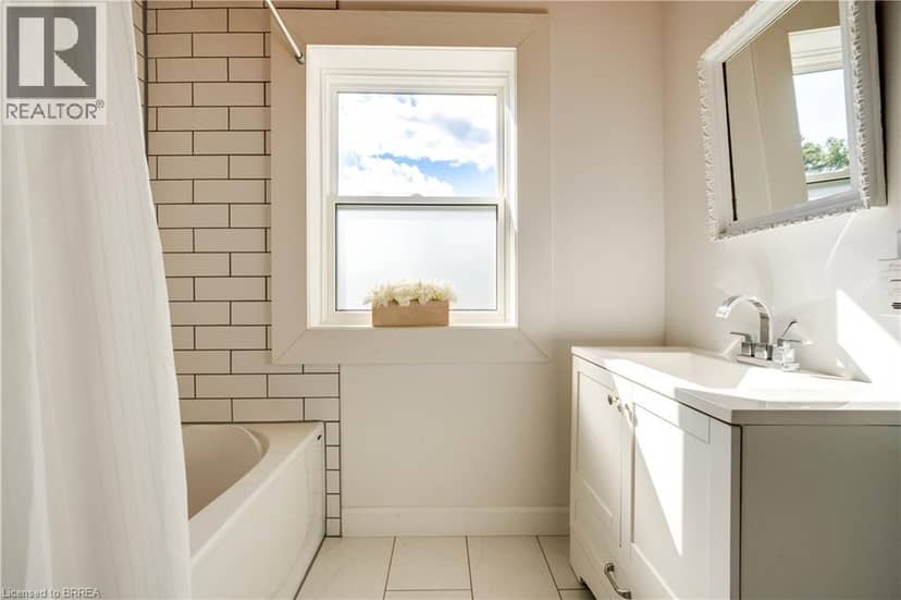 54 RAILWAY Street E — photo 25 of 34