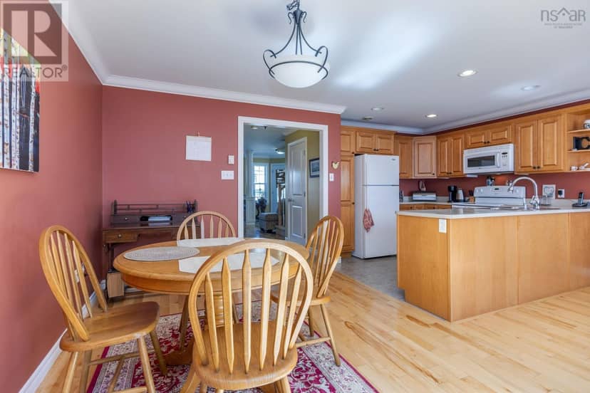 76 Outrigger Crescent — photo 20 of 40