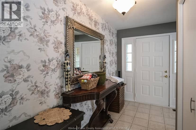 2585 Banwell — photo 6 of 17