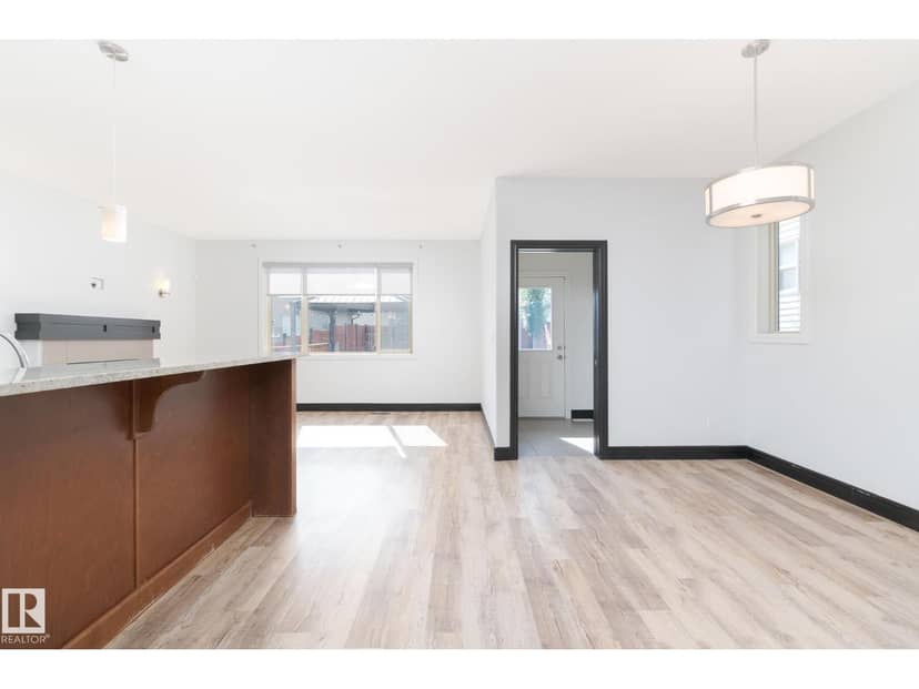 71 Greenbury Cr — photo 9 of 40