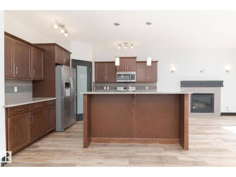 71 Greenbury Cr — photo 15 of 40