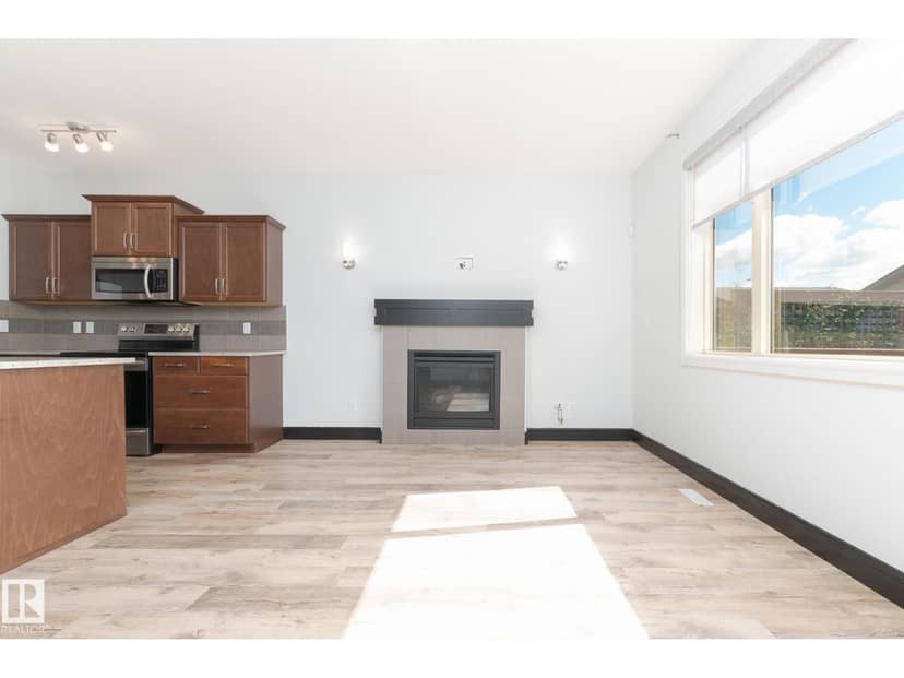 71 Greenbury Cr — photo 16 of 40