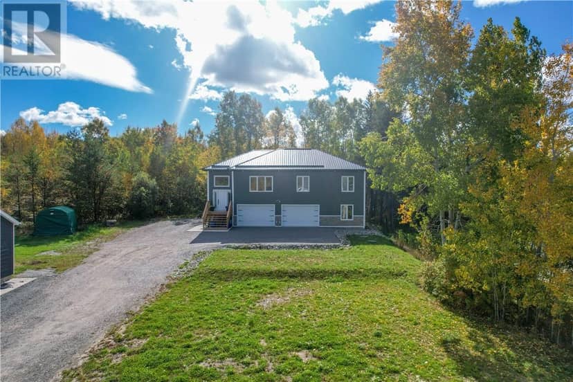 974 Highway 17 E, Wahnapitae, photo 2