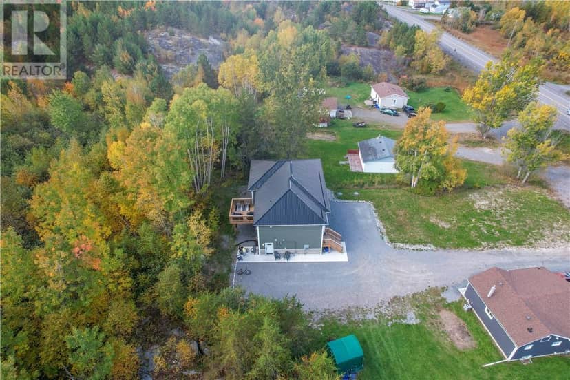 974 Highway 17 E, Wahnapitae, photo 3