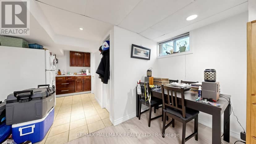 46 Collins Crescent — photo 14 of 20