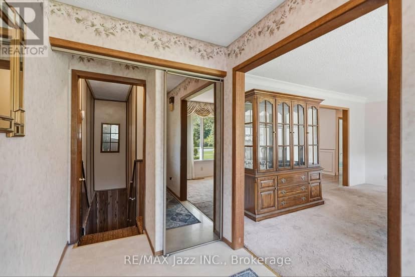 346 Conlin Road E — photo 11 of 40