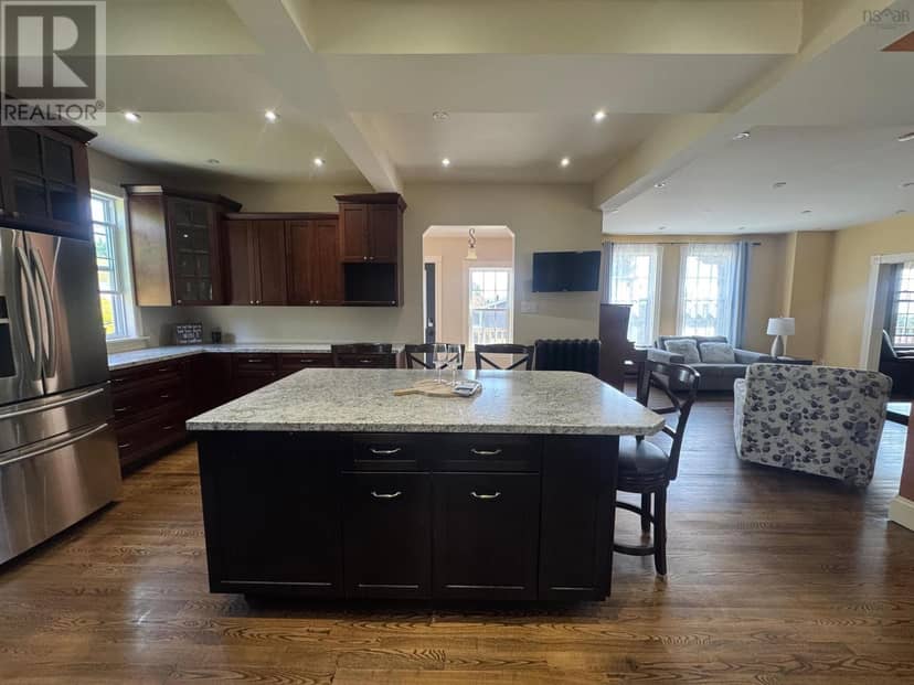 21 Fraser Street — photo 11 of 40