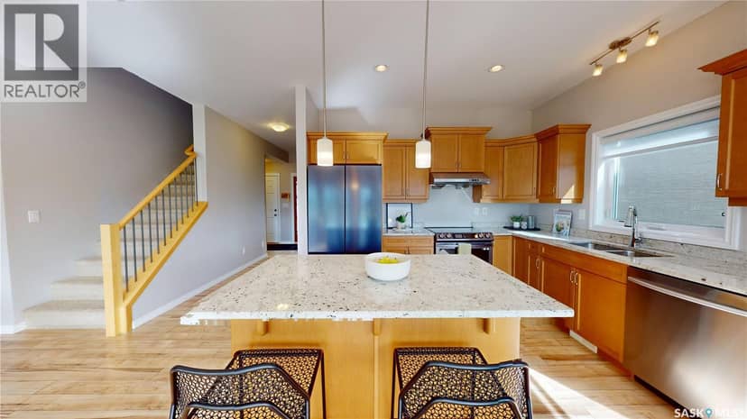 242 Whalley CRESCENT — photo 4 of 40