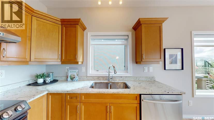 242 Whalley CRESCENT — photo 5 of 40
