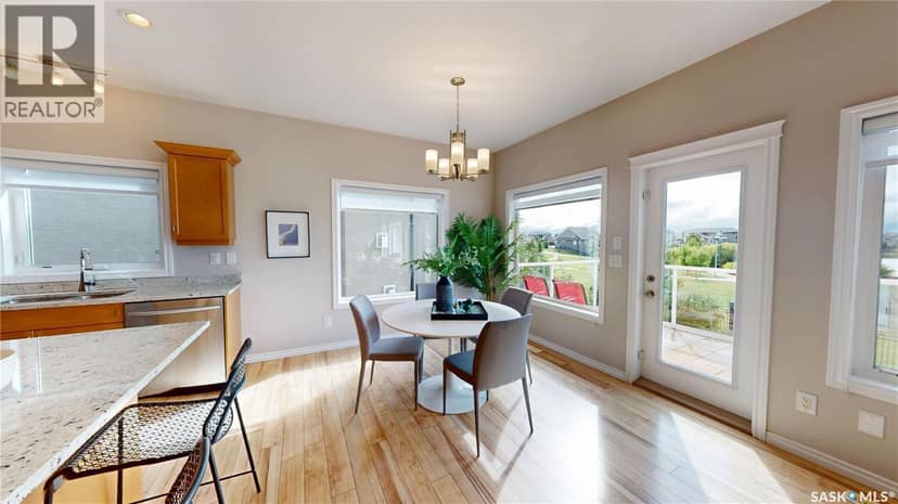 242 Whalley CRESCENT — photo 7 of 40