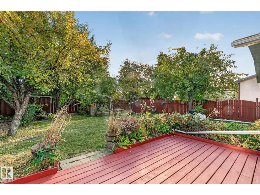 11 Howson Cr NW — photo 39 of 40