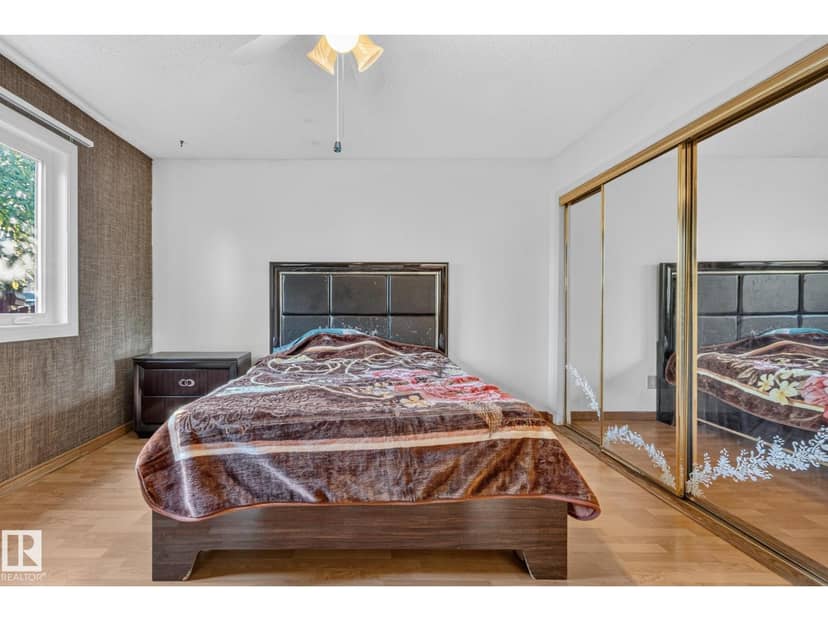 11 Howson Cr NW — photo 16 of 40