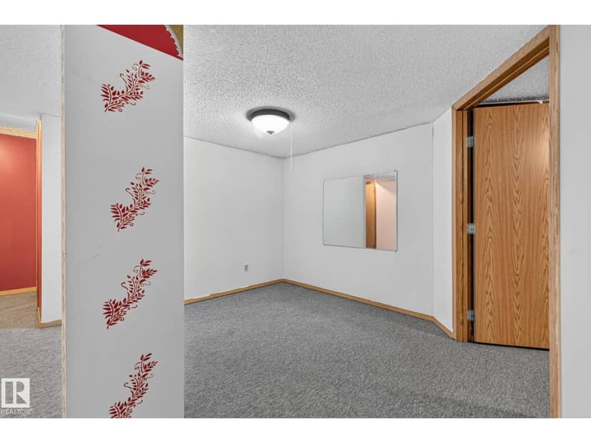 11 Howson Cr NW — photo 24 of 40