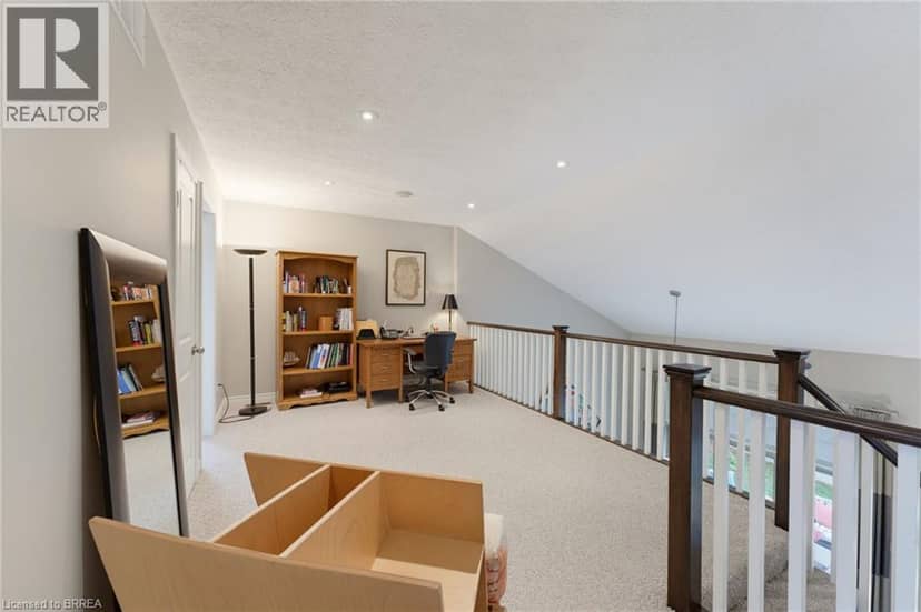 68 FAIRVIEW Drive Unit# 3 — photo 20 of 40