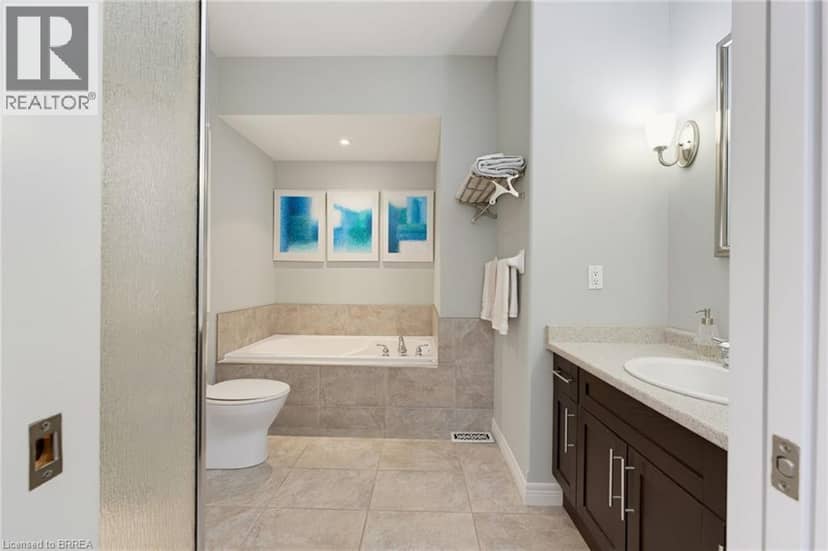 68 FAIRVIEW Drive Unit# 3 — photo 16 of 40
