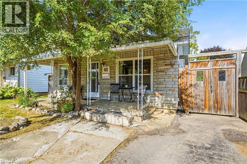 42 SANDERSON Street — photo 4 of 40