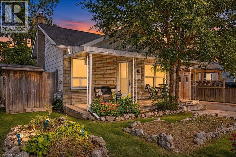 42 SANDERSON Street — photo 1 of 40