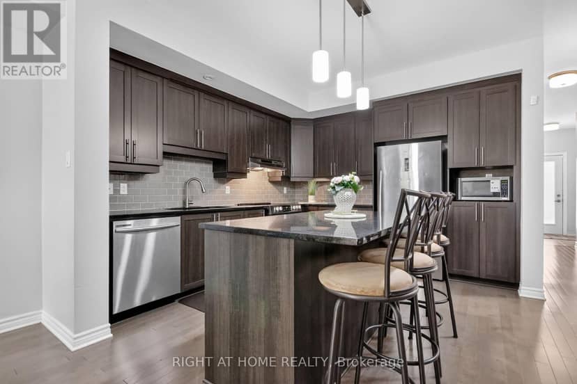 221 King Street — photo 11 of 30