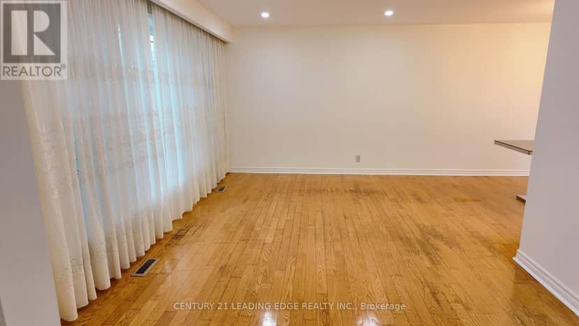 39 Waddington Crescent — photo 12 of 40