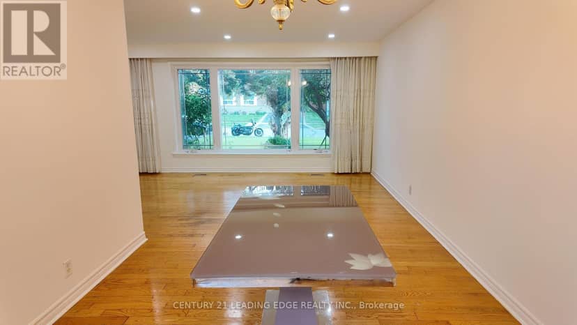 39 Waddington Crescent — photo 15 of 40