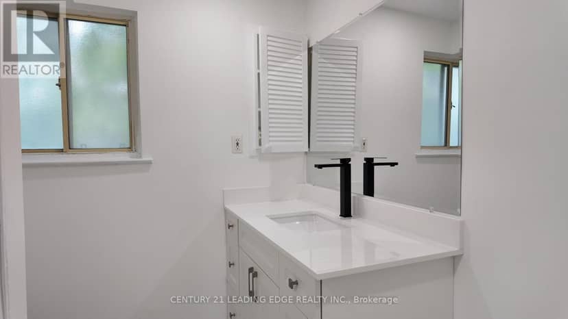 39 Waddington Crescent — photo 20 of 40