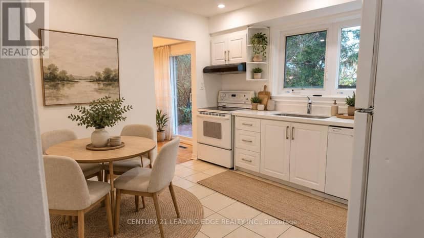 39 Waddington Crescent, Toronto, photo 5