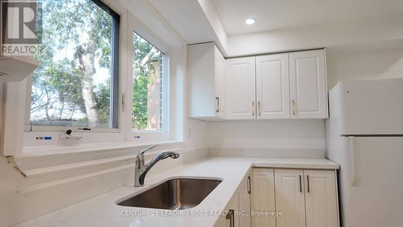 39 Waddington Crescent — photo 9 of 40