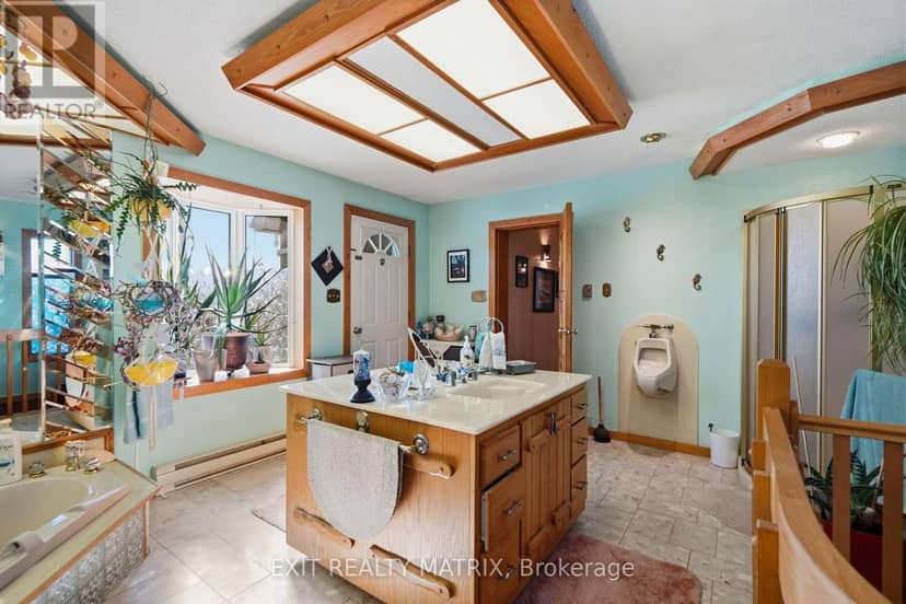 1055 Victoria Street — photo 18 of 40