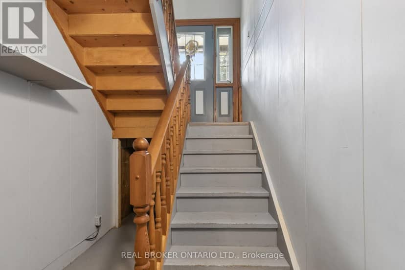 195 John Street S — photo 14 of 27