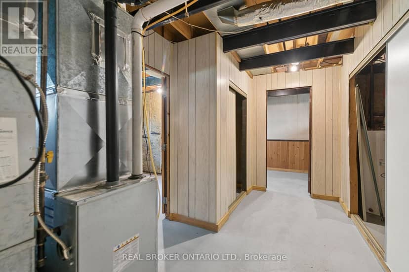 195 John Street S — photo 18 of 27