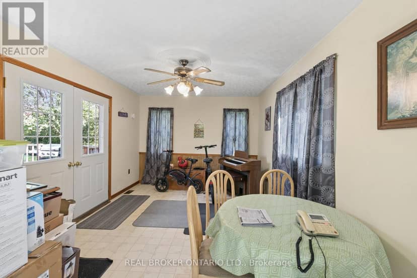 195 John Street S — photo 9 of 27