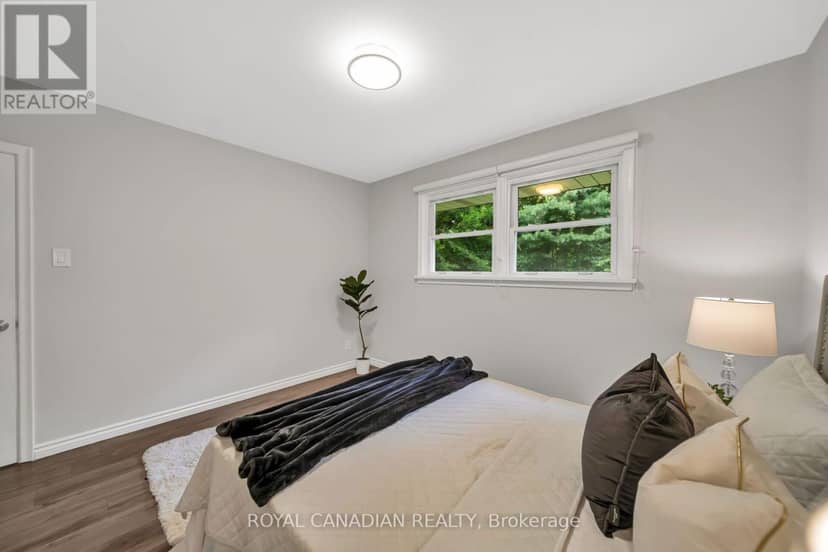 284 Cedar Crescent — photo 22 of 40