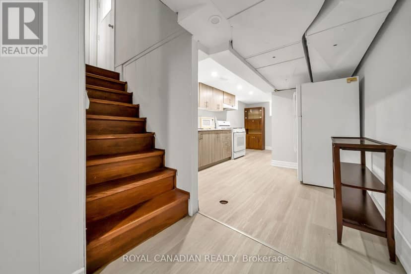 284 Cedar Crescent — photo 29 of 40