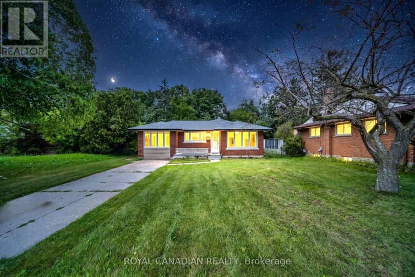 284 Cedar Crescent — photo 3 of 40