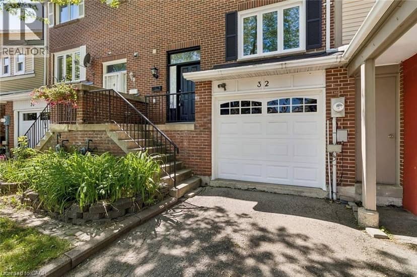 32 LANSING Square — photo 2 of 38